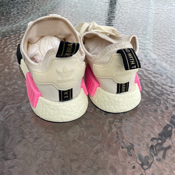 Adidas Originals NMD R1 Cream Screaming Pink Sneakers Size 7 - Picture 5 of 12